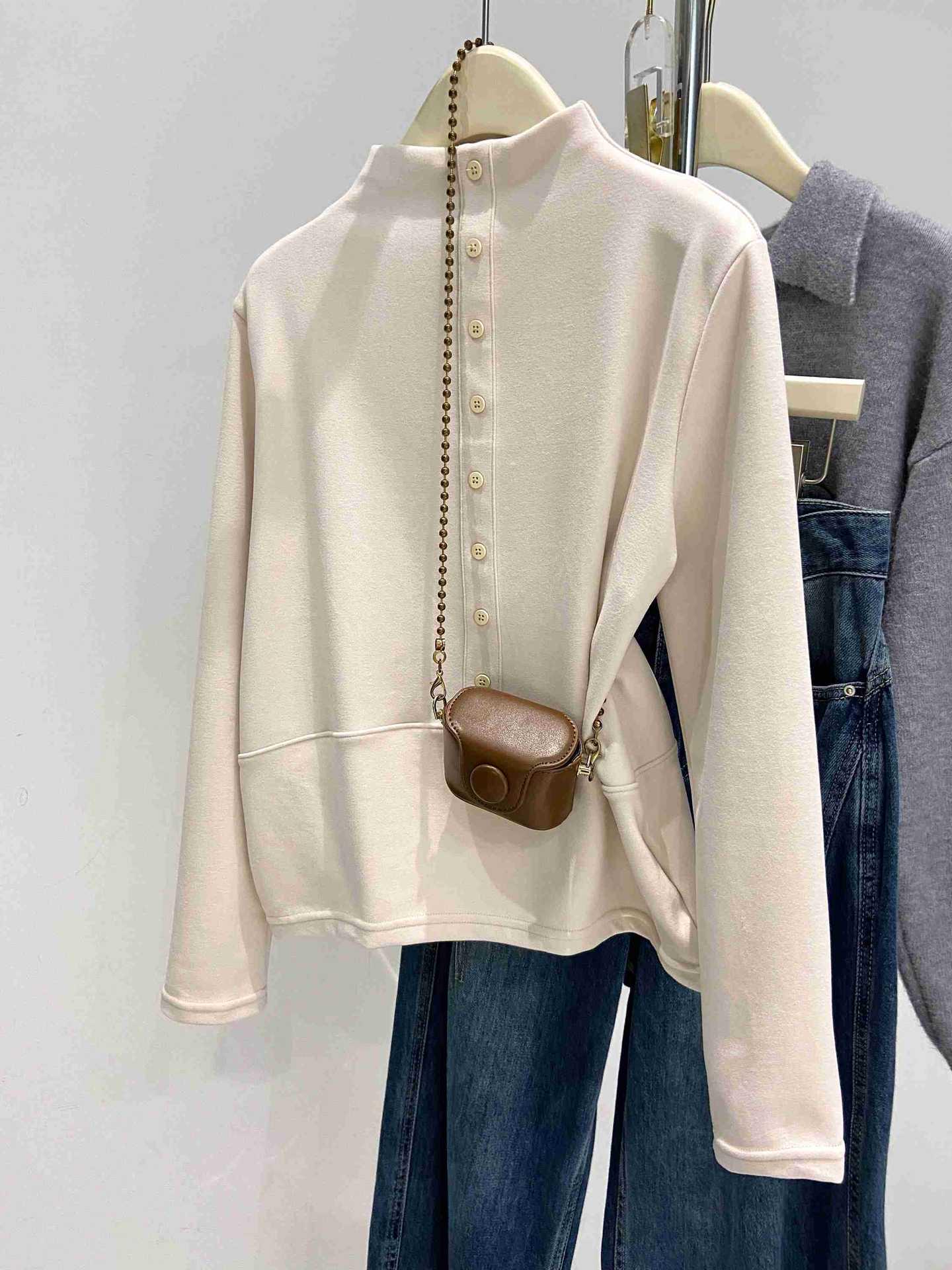 

Women s Faux Cashmere High-Neck Button-Decorated Long Sleeve T-Shirt for Autumn/Winter L светло-серый