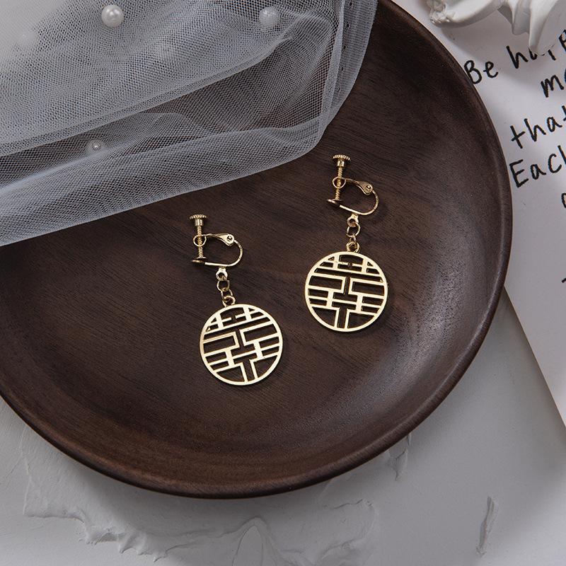 No Pierced Earrings, Chinese Style Red Xi Earrings, New Festive and Trendy Temperament, Simple Fu Character Stud Earrings, Earrings, Earrings.