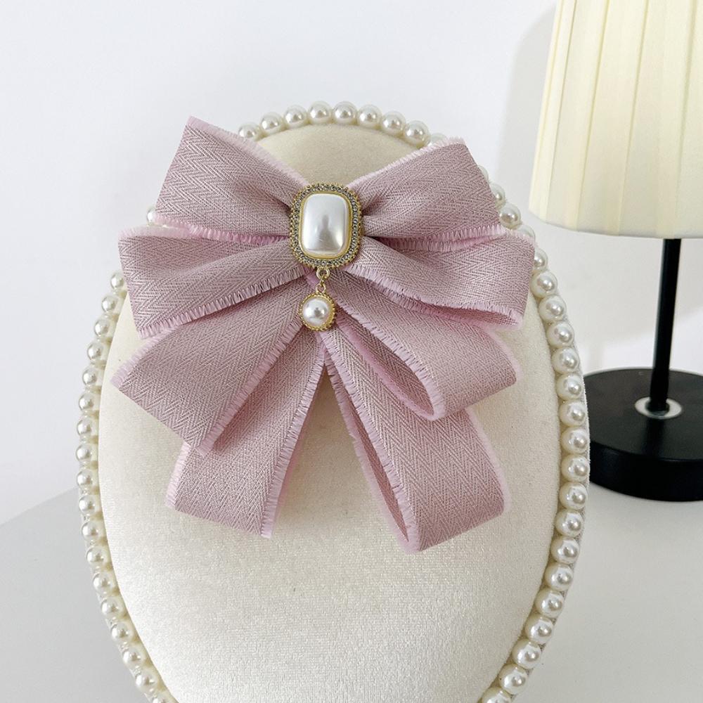 

Korean Fashion Fabric Bow Brooch Pearl Rhinestone Badge College Style Shirt Collar Pins for Women Luxulry Jewelry Accessories розовый