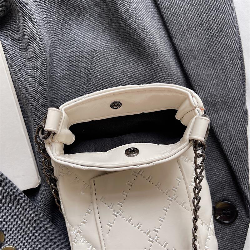 Borsa per Cellulare Teschio da Donna a Rombetti con Catena a Spalla Crossbody