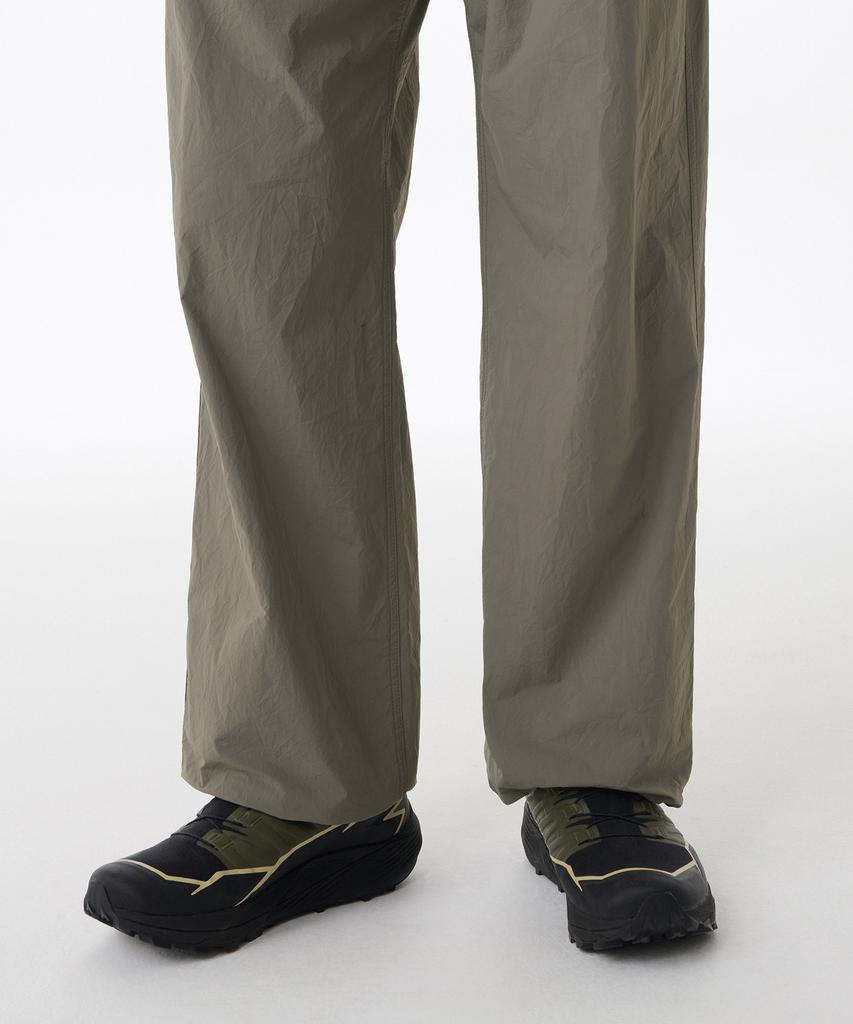 MUSINSA STANDARD Nylon Crease One-Tuck Wide Elastic Pants [Dusty Khaki]