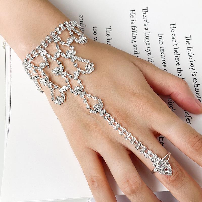New personalized fashion jewelry jewelry diamond bracelet ring integrated chain women's mixed and matched back chain elegant and versatile