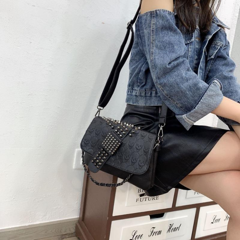 Fashion Women's Bag Embossed Rivet Black Skull Shoulder Bag Women's Casual Trend Oblique Span Women's Bag Versatile