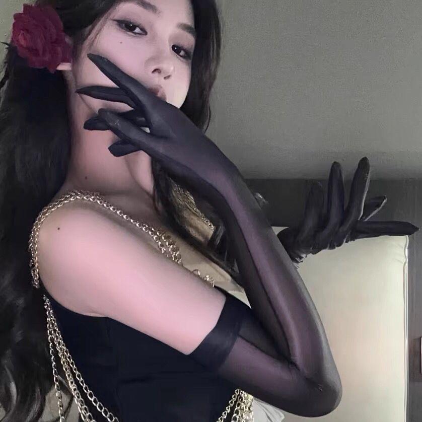 

Ультратонкие длинные перчатки мужские и женские сексуальные маслянистые блестящие перчатки для вечеринок и косплея мужские перчатки с полными пальцами облегающие варежки перчатки Аврора ночной клуб One Size