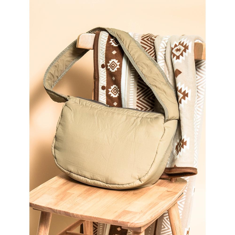

Daiso Hello Autumn Cross Padded Bag Beige