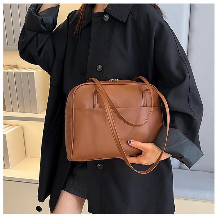 Korean Retro Large-Capacity Tote for Women - Autumn 2024 Trendy and Versatile Underarm Bag