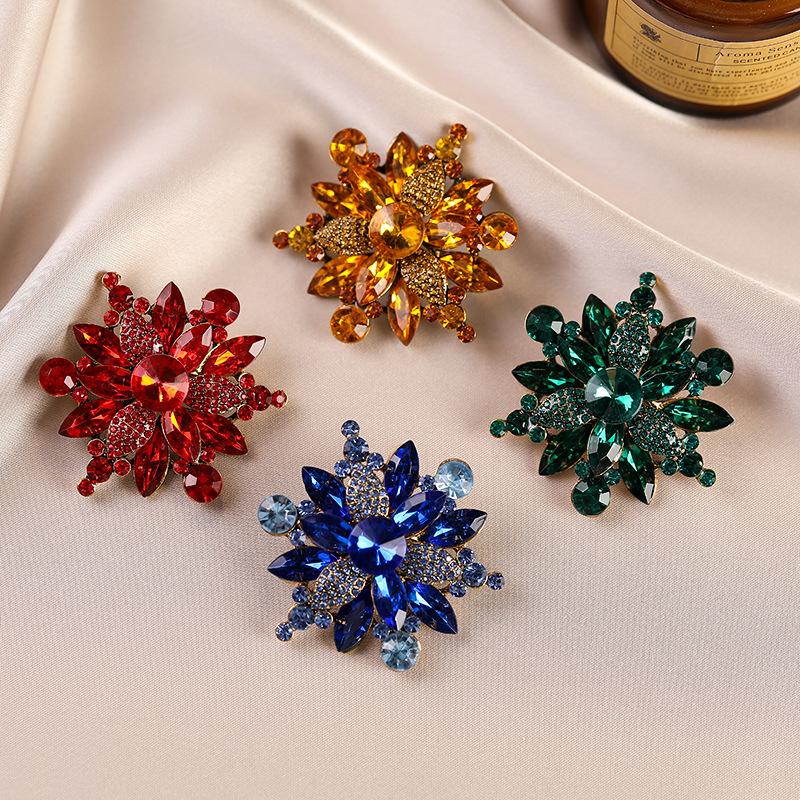 Fashionable and Elegant Alloy Lady Brooch, High-end and Light Luxury Rhinestone Corsage Coat, Elegant Brooch