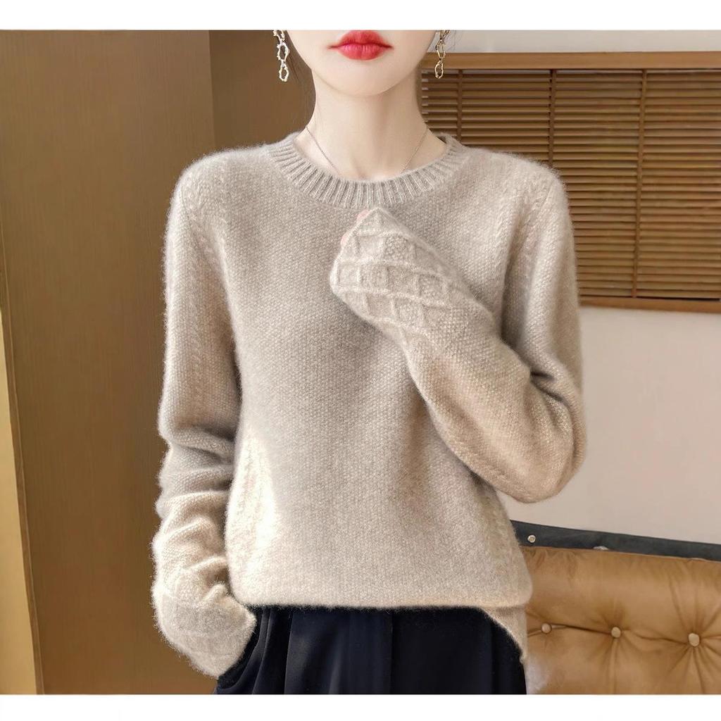 Women's Round Neck Osmanthus Stitch Wool Sweater - Fashionable, Age-Defying, Versatile for Autumn/Winter