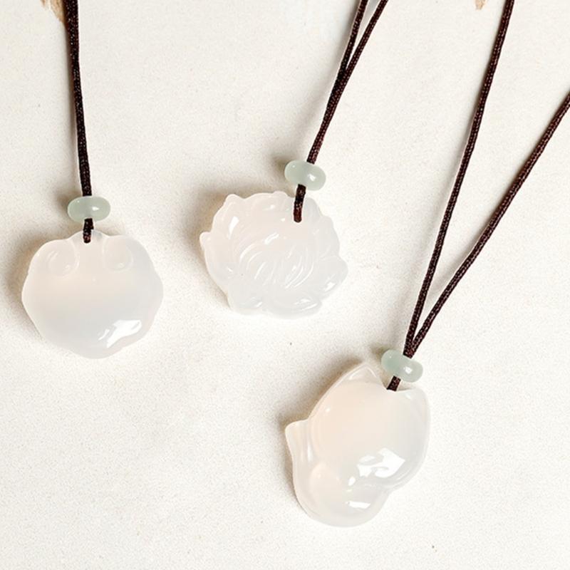 Handcrafted Natural Chalcedony Pendant Necklace Adjustable Natural Stone Clavicle Chain Accessory For Women
