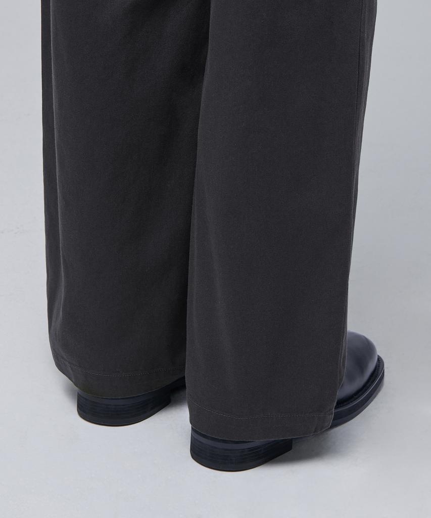 MUSINSA STANDARD Two-Tuck Wide Chino Pants [Dark Gray]