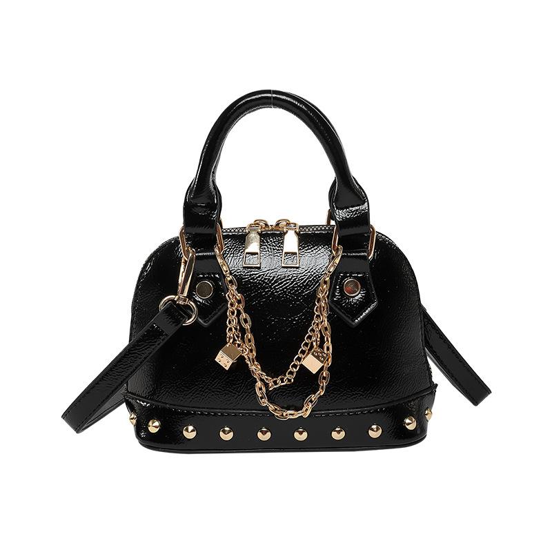 

Женские сумки женские сумки 2025 новый корейский модный нишевый портативный персонализированный мессенджер-ракушка с заклепками чёрный