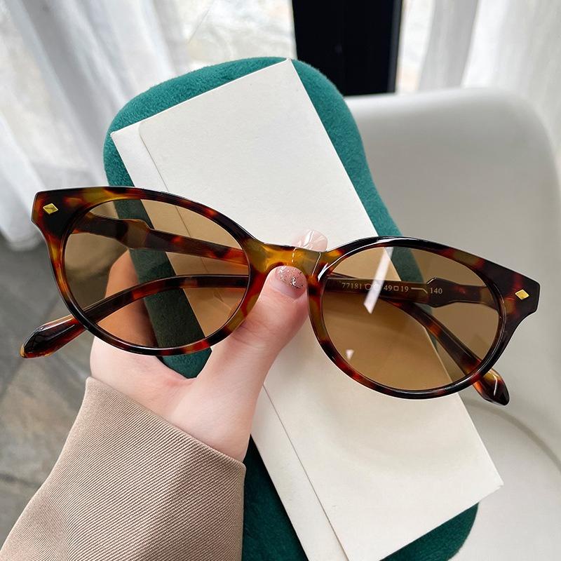 New Design Small Frame Sunglasses for Women Fashion Retro Anti Blue Light Sun Glasses Personalized Oval Frame Eyeglasses