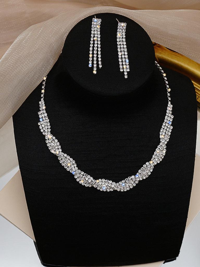 4-piece fashionable women's Zircon set with claw chains, rhinestones, necklaces, earrings, bracelets, gorgeous Zircon accessor