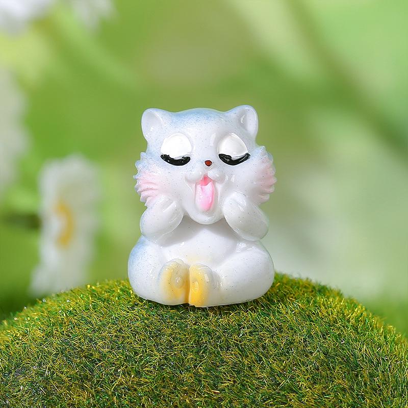 Cartoon Squirrel Resin Ornament: Cute Mini Animal Decoration for DIY Micro-Landscapes