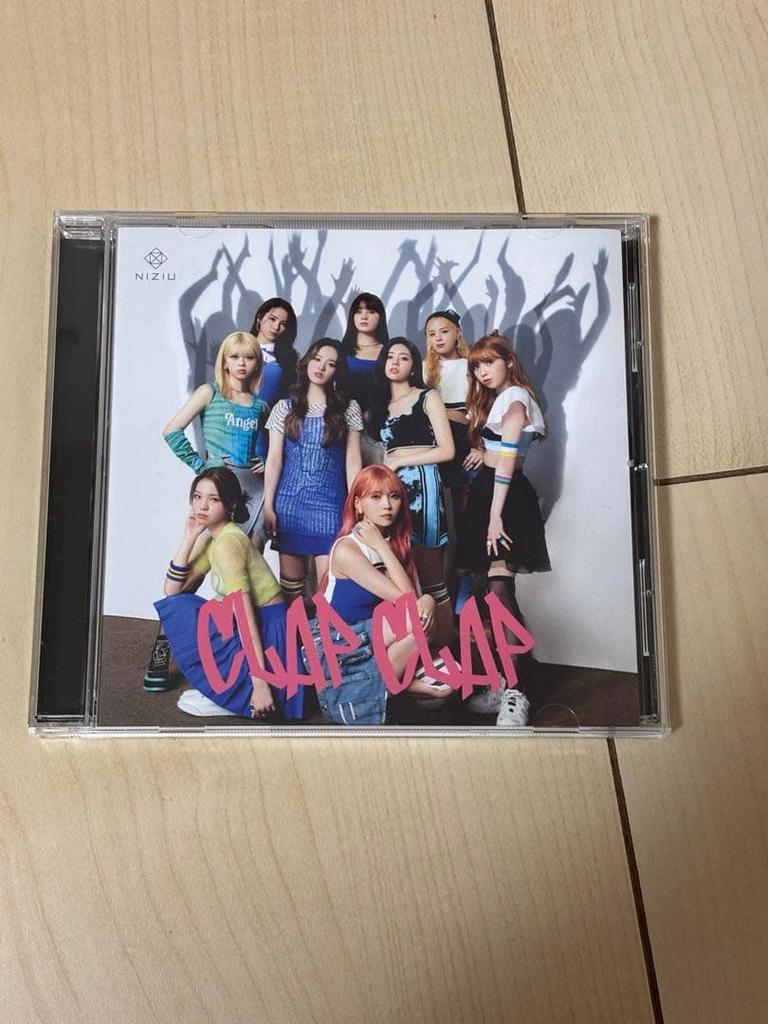 [USED] This is a Niziu CD. It contains two coconut discs.