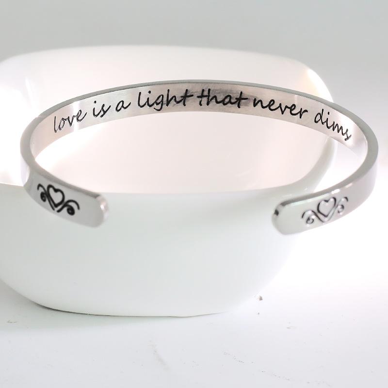 Bracciale gioielli femminili concavo carattere durevole indossabile comodo bracciale in acciaio al titanio