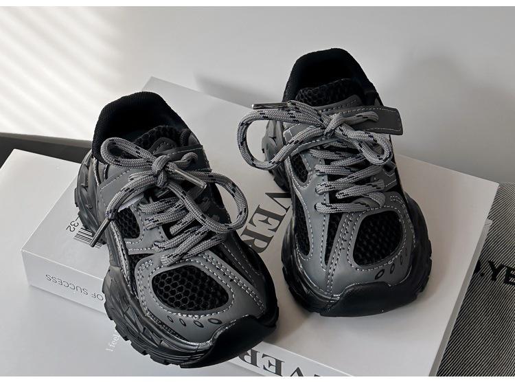 Spring 2026 Trendy Kids' Sports Shoes: Lightweight, Breathable Korean-Style Sneakers for Boys and Fashionable Girls