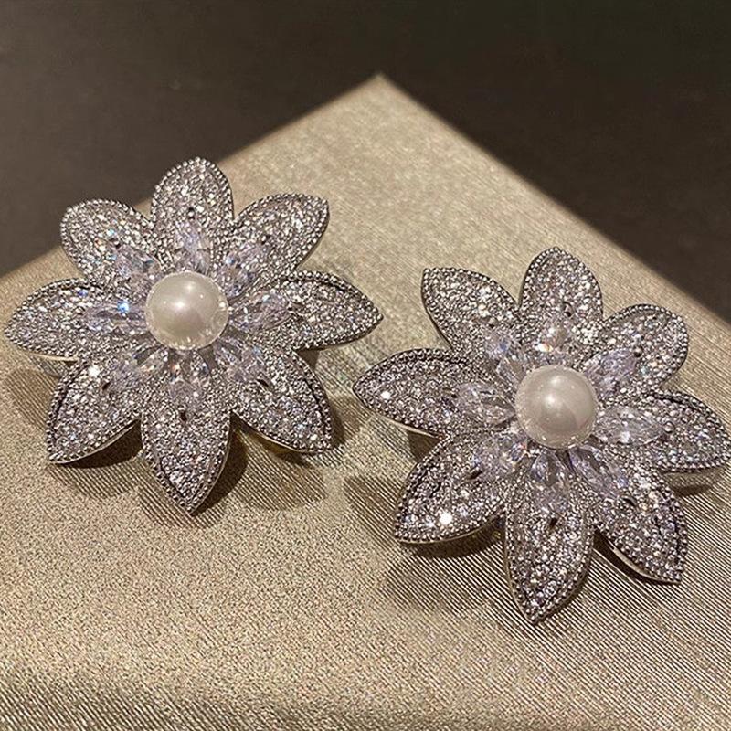 Light Luxury Flower Stud Earrings For Women, Exaggerated And Elegant Imitation Pearl Earrings, Micro-Inlaid Zircon Jewelry.