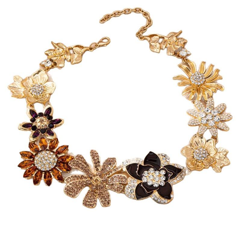 Retro Elegant 3D Flower Necklace - Minimalist Unique Design, Perfect for Women, Versatile Fashion Accessory M705