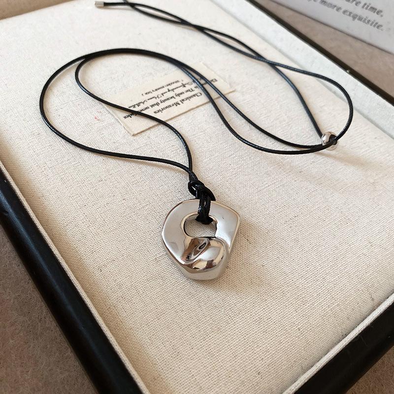 Y2K Starfish Flower Necklace: Cool, Sweet Style for Women’s Fashion