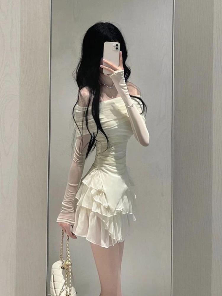 Off Schulter Sexy Zwei Stücke Set Frauen Solide Plissee Tops T-shirt + Mini Kuchen Röcke Damen Koreanische Mode Fee chic Party Anzüge 2024