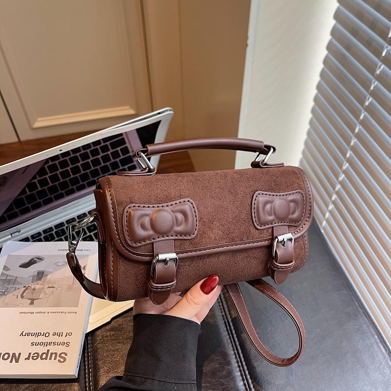 Retro small bag women's autumn and winter versatile 2025 new simple casual messenger bag this year popular portable small square bag