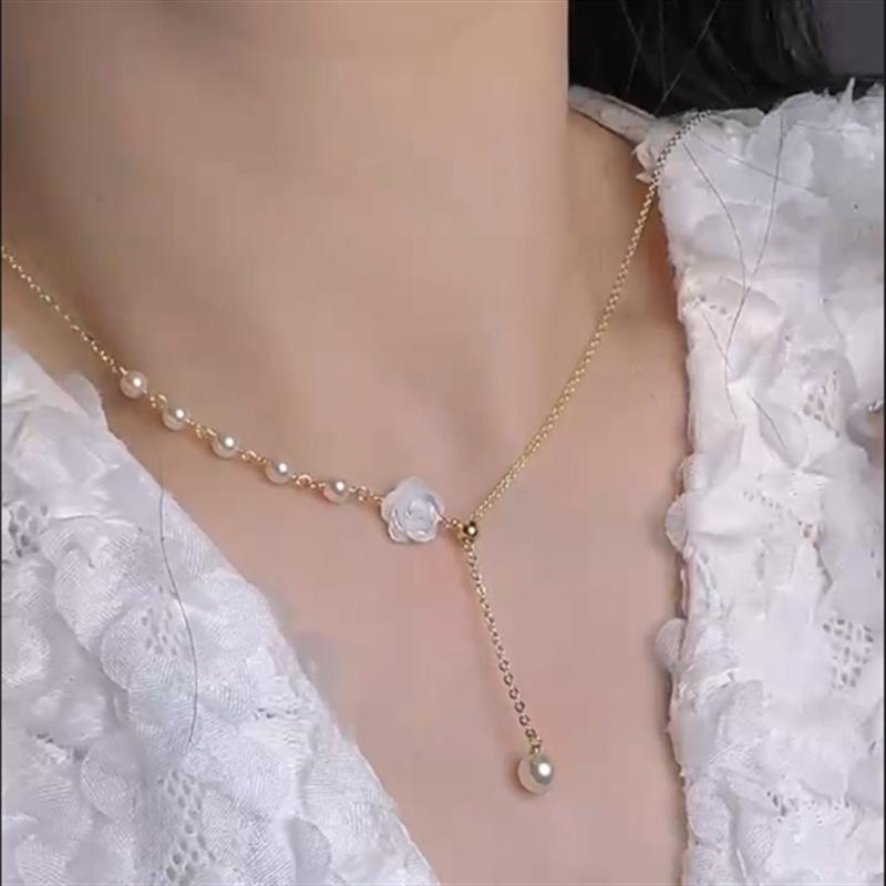 

Natural pearl collarbone chain, silver silk shell camellia butterfly sliding necklace