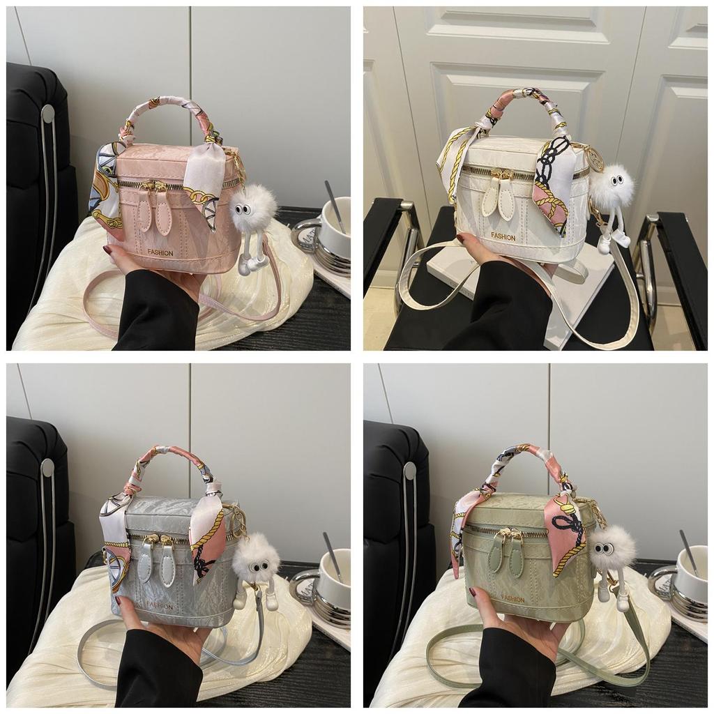Street Style Small Bucket Bag For Women With Zipper Closure And Phone Pocket