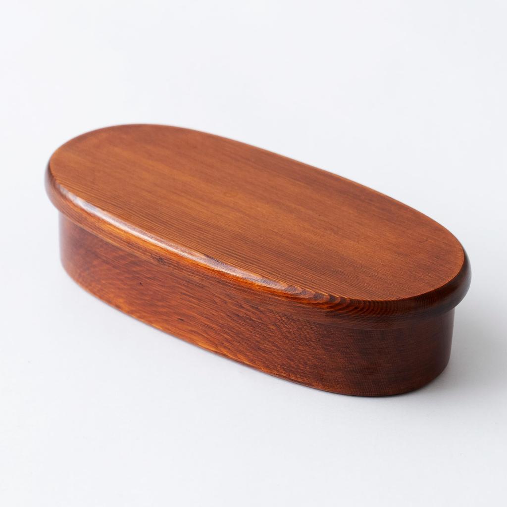 Osaka Choseido Wooden Hollowed-Out Lunch Box, Oval (Mokume) with Lacquer Finish, Single Tier (400cc, Slender Oval, Divided, Brown Band)