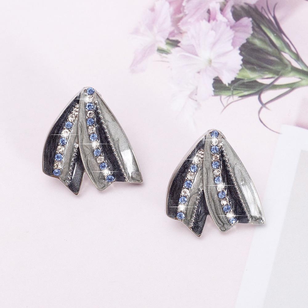 

Korean Fashion Colorblock Rhinestone Fishtail Stud Earrings золотой
