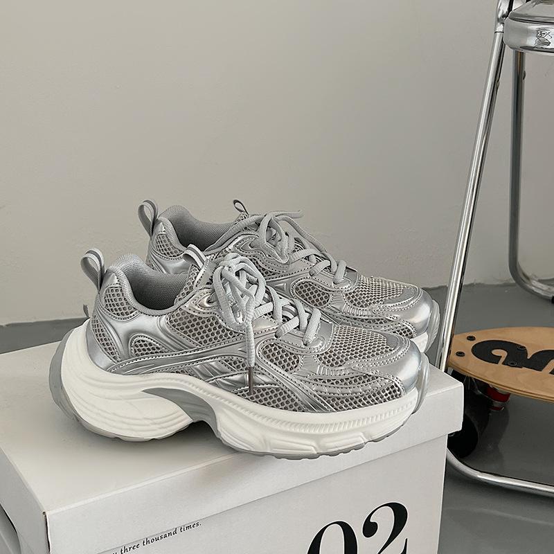 

Ретро кроссовки для папы летние на толстой подошве увеличивающие рост универсальные повседневные спортивные женские сетчатые черные повседневные мужские 44 серебряный