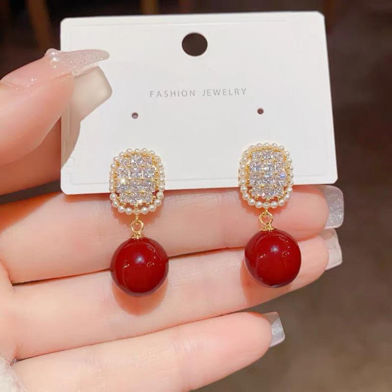 Elegantes Pendientes Colgantes de Perla y Circonita Coreana - Diseño Único y Versátil