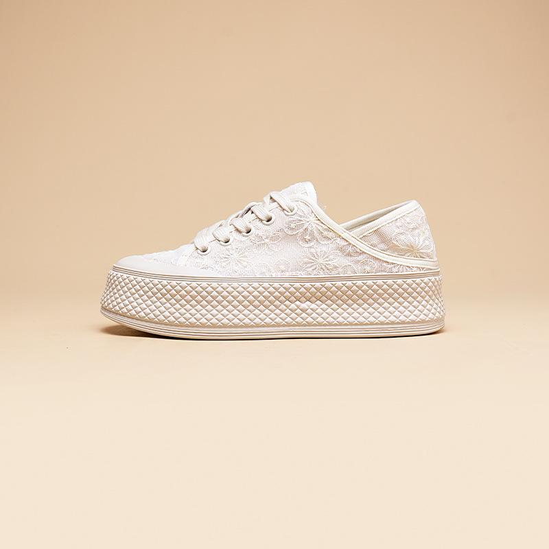 

Xiaoxiangfeng lace mesh two wear fisherman shoes women s 2025 summer new thin breathable versatile little white shoes board shoes 35