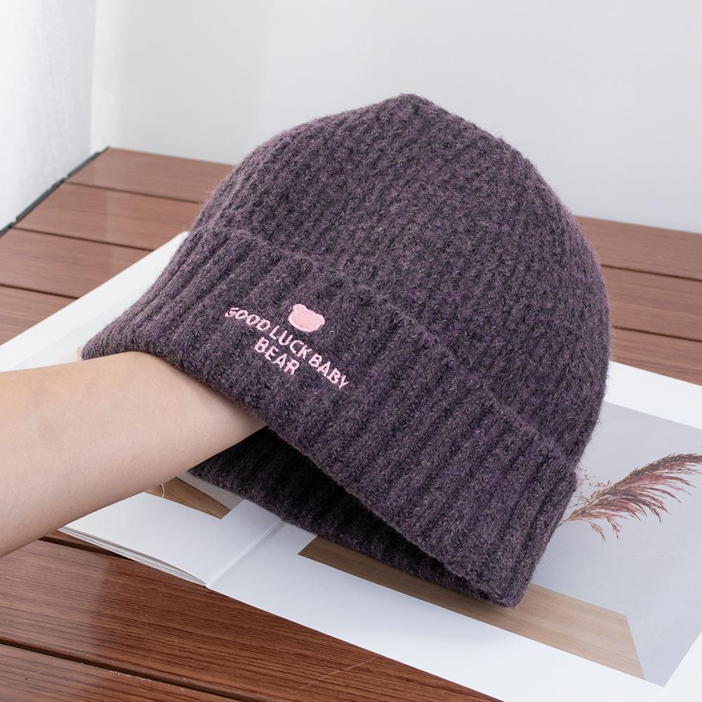 Mignon visage d'ours petit bonnet tricoté pour femme hiver polyvalent broderie faciale bonnet en laine protection des oreilles bonnet chaud froid