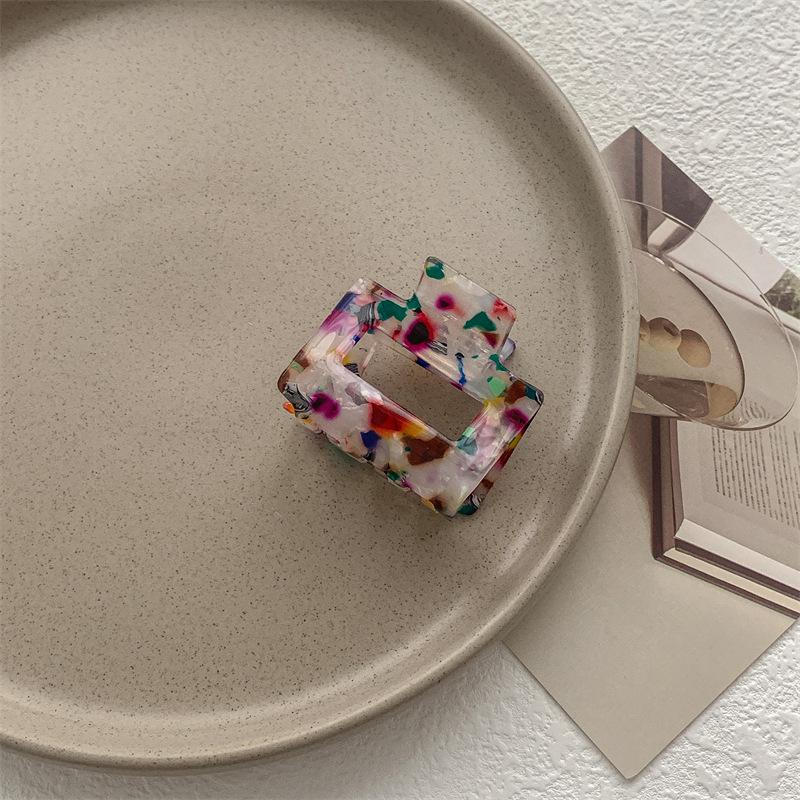 Korean Imitation Acetate High-End Shark Hair Clip - Elegant Hair Accessory for Stylish Looks