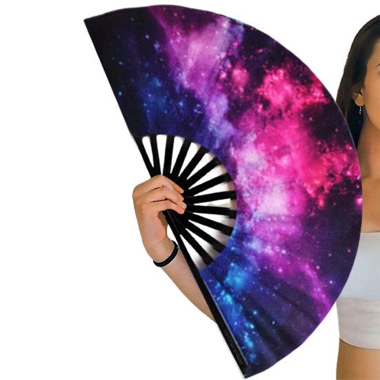 Skládací ventilátor Robustní vějířová kost s vynikajícím vzorem Jasná barva zářící ve tmě Festivalové představení pro párty