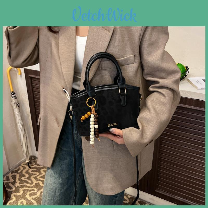 Street Style Bucket Bag With Pu Material And Zipper Closure For Daily Use