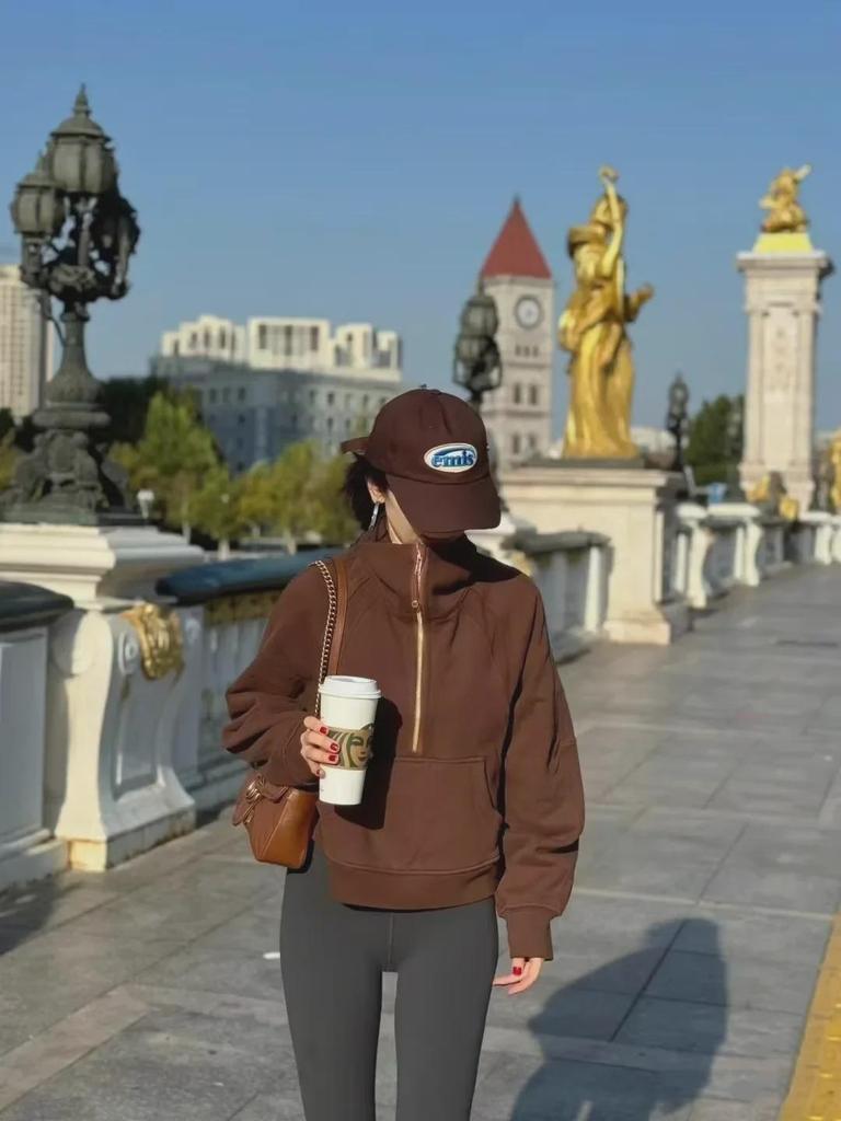 Sweter damski Lulu z półgolfem: Codzienny plus aksamitny pulower jesienno-zimowy z półzamkiem.