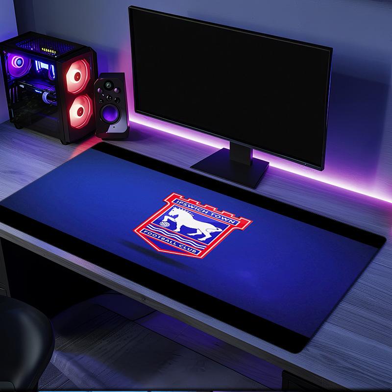 Tappetino per mouse con stemma dell'Ipswich Town Football Club, base in gomma, tappetino da scrivania per esports, tappetino per mouse per giocatori e uso in ufficio, scrivania da gioco, tappetino facile da pulire