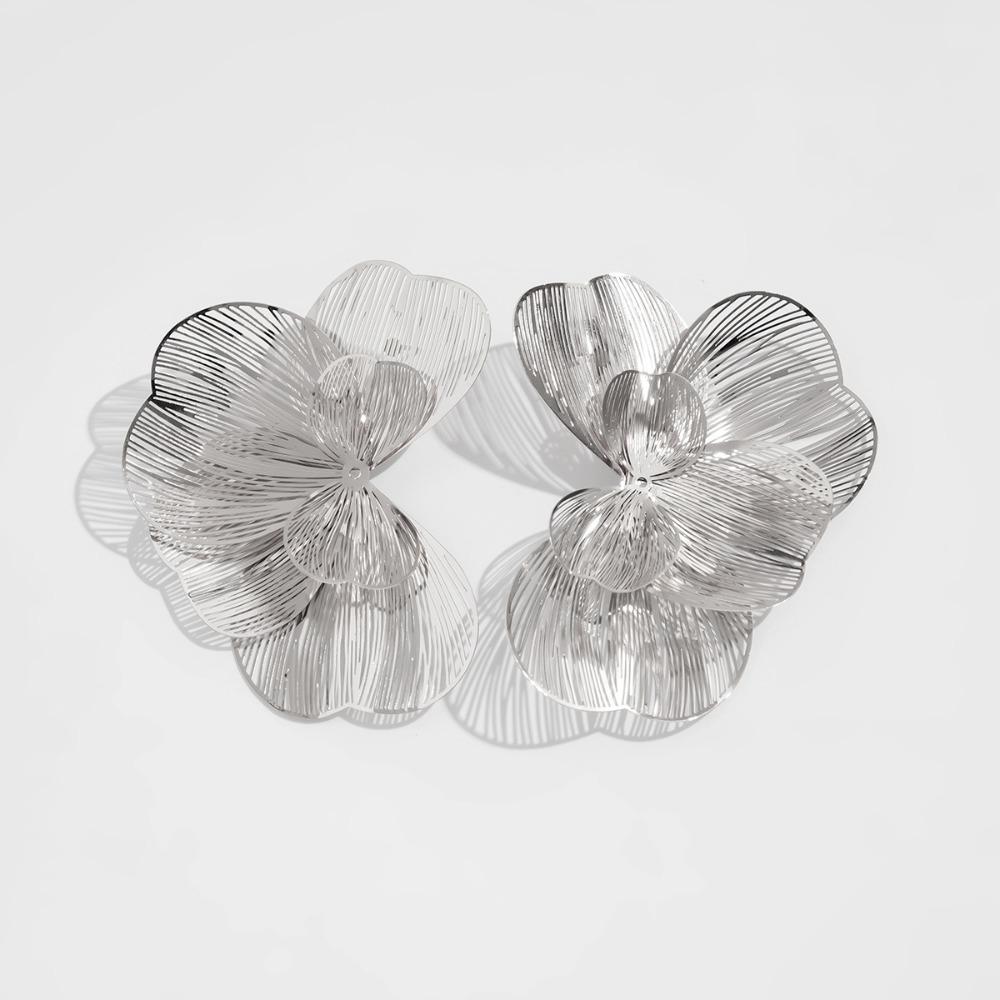 Goldene Piercing-Ohrringe Übertriebene Ohrstecker Neue Blütenblatt-Blumenstecker Geschenke