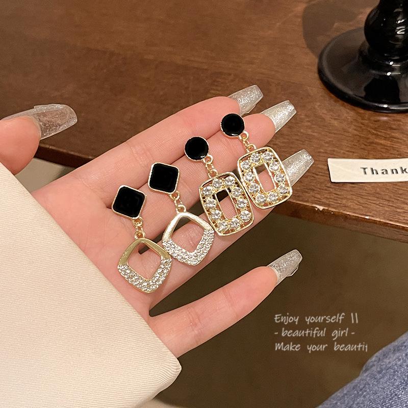 

925 Silver Geometric Diamond Flash Earrings - Trendy High-End Design for Women