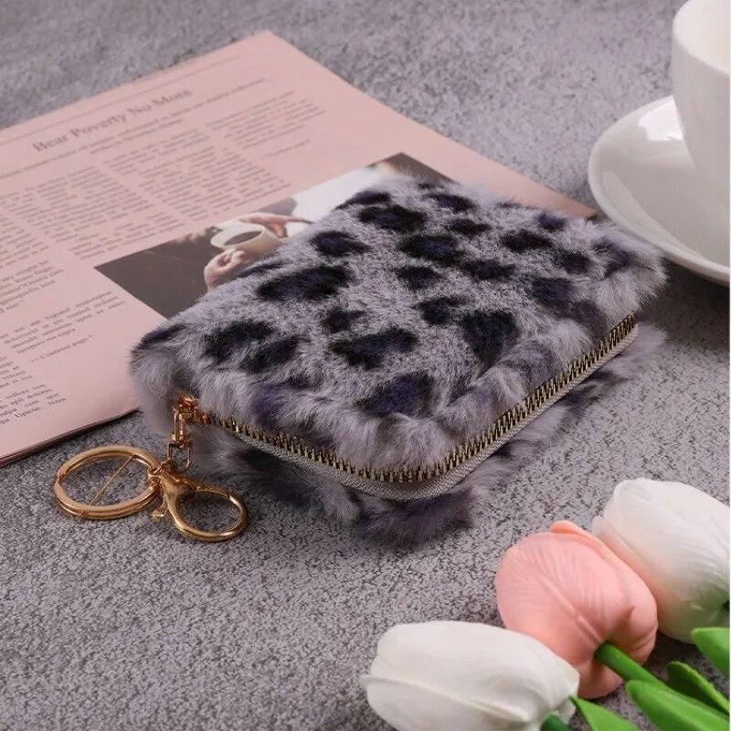 Nouveau portefeuille court en peluche imprimé léopard rétro pour femmes, grande capacité, carte d'identité, carte bancaire, porte-carte de crédit, sac à monnaie avec porte-clés