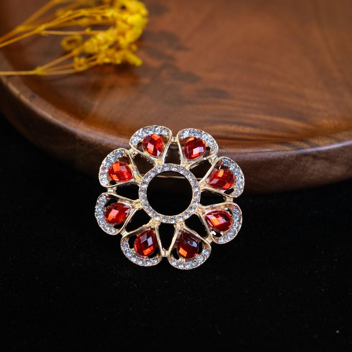 

Елегантна брошка зі стразами: Високоякісна японська та корейська мода кришталева шпилька для шарфа для жінок