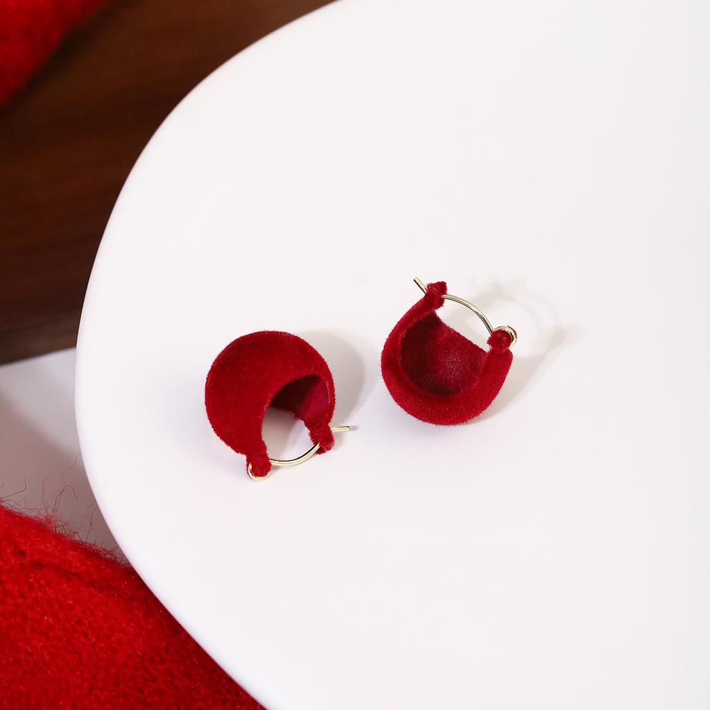 Red Velvet Drop Earrings Simple Dangle Fluffy Earrings for Women Autumn Winter Light Luxury Face Slimming Accessories