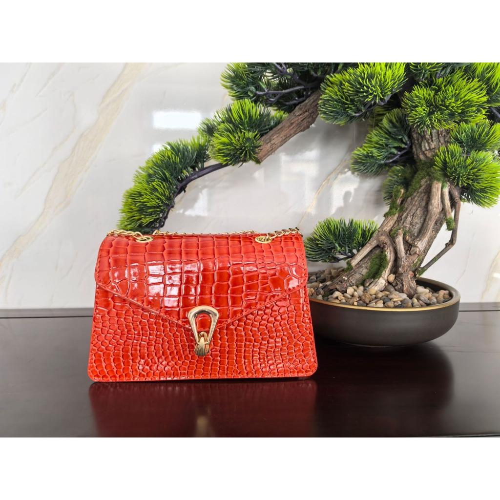 Ladies' Fashionable Rose Red Snake Patterned Crossbody Bag, Luxury Handbag, Lined with Chain Handbag