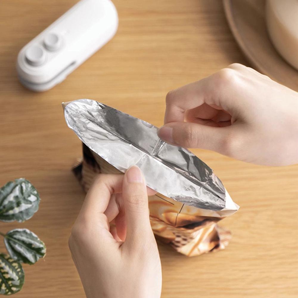 Přenosný svářeč sáčků, dobíjecí tepelný svářeč 2 v 1 s řezačkou, magnetický svářečský stroj pro