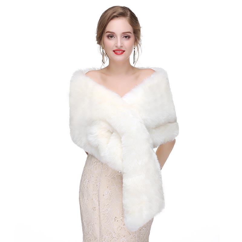 

Зимова штучна шкіра, щоб зігріти весільну шаль нареченої
