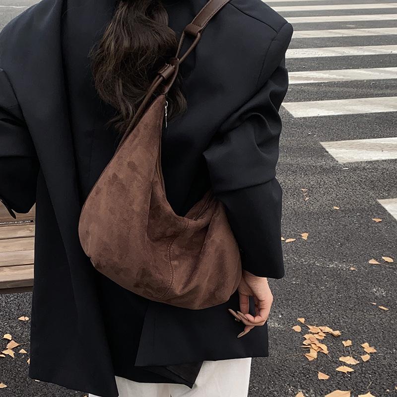 Retro Bag Women's Large Capacity 2025 New Autumn and Winter Versatile Niche Design Single Shoulder Messenger Bag Commuter Dumpling Bag