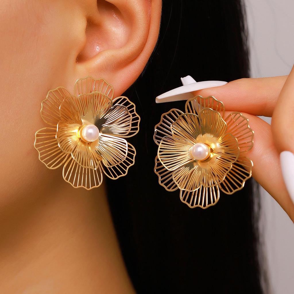 Exquisite Gold Flower Necklace & Dazzling Floral Stud Earrings - High-End Luxury Collection