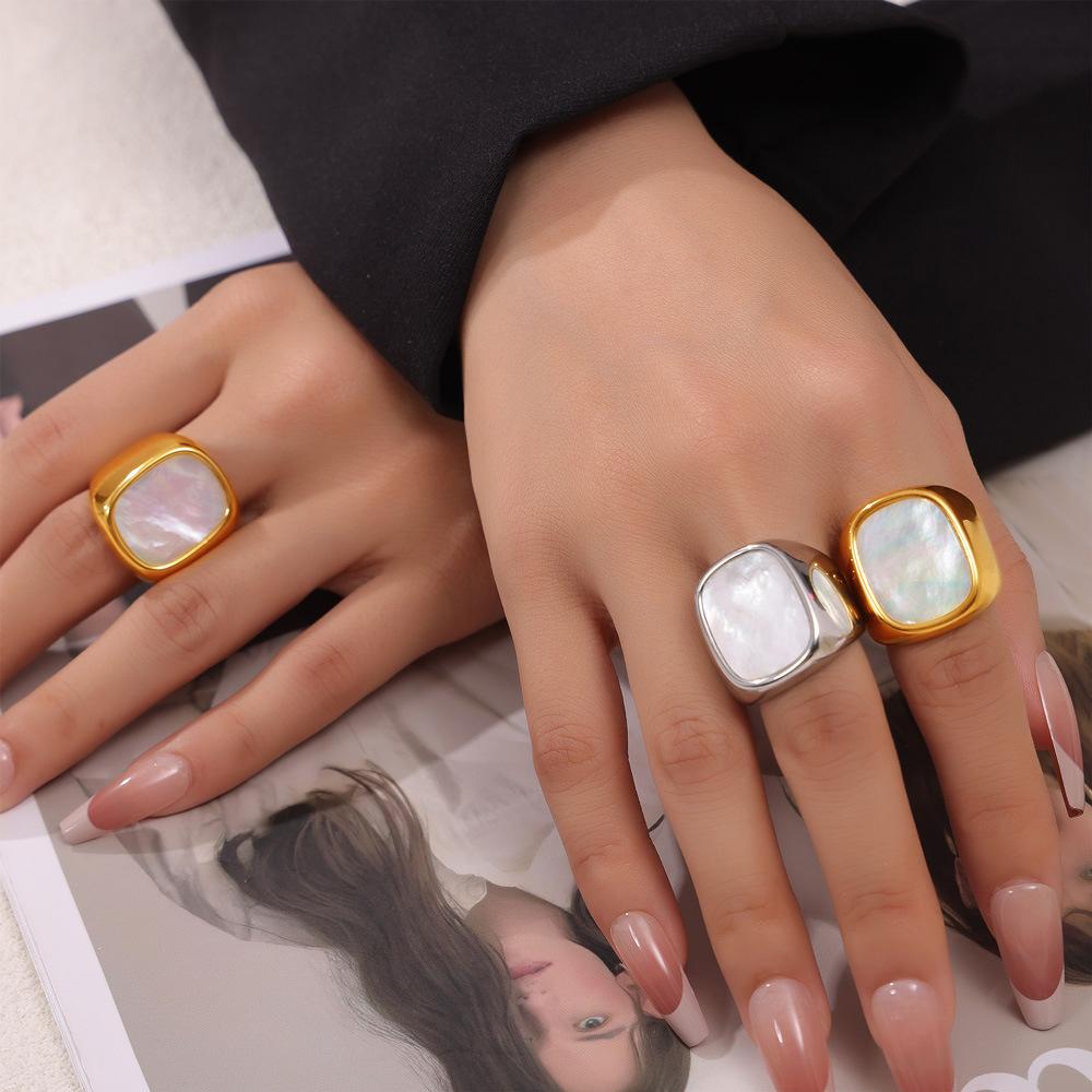 Explosive Temperament White Shell Geometric Titanium Steel Ring Women'S Niche 18K Gold Non-Fading Jewelry